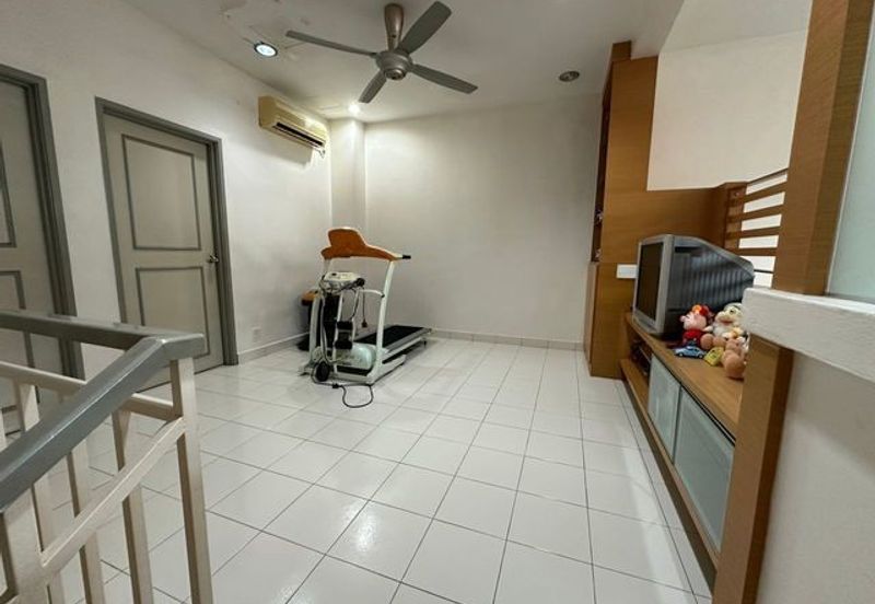Jalan Cengal ,@ IOI Bandar Putra Kulai @ 3 Storey Terrace House For Sale