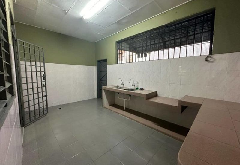 𝐊𝐮𝐥𝐚𝐢 𝐒𝐞𝐧𝐚𝐢 𝐒𝐚𝐥𝐞𝐧𝐠@ Jalan Jambu@Taman Muhibbah For Sale 