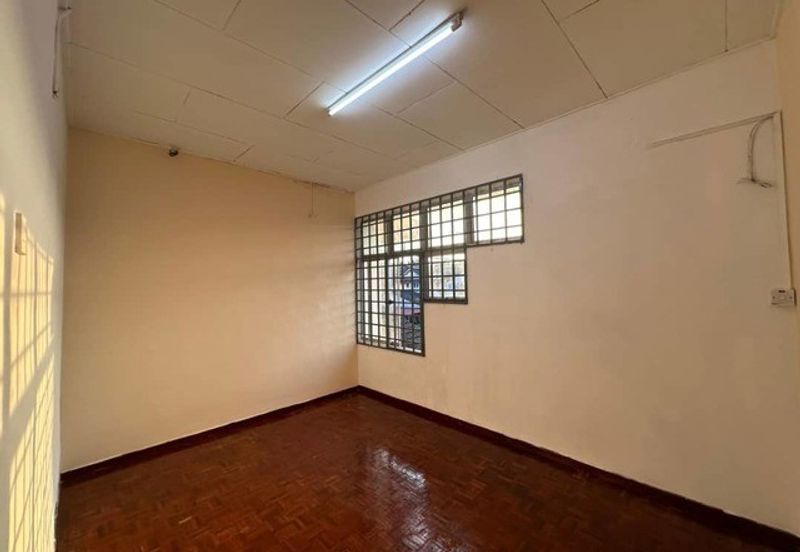 𝐊𝐮𝐥𝐚𝐢 𝐒𝐞𝐧𝐚𝐢 𝐒𝐚𝐥𝐞𝐧𝐠@ Jalan Jambu@Taman Muhibbah For Sale 