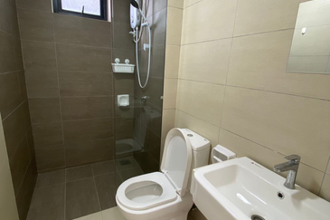 Gravit8 @ Klang South