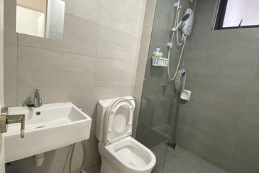 Gravit8 @ Klang South