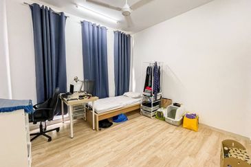 RENOVATED LAKEFRONT HOMES CONDO | CYBERJAYA