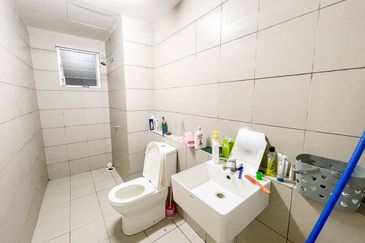 RENOVATED LAKEFRONT HOMES CONDO | CYBERJAYA