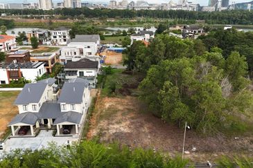 Perdana Lakeview East