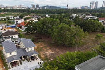 Perdana Lakeview East