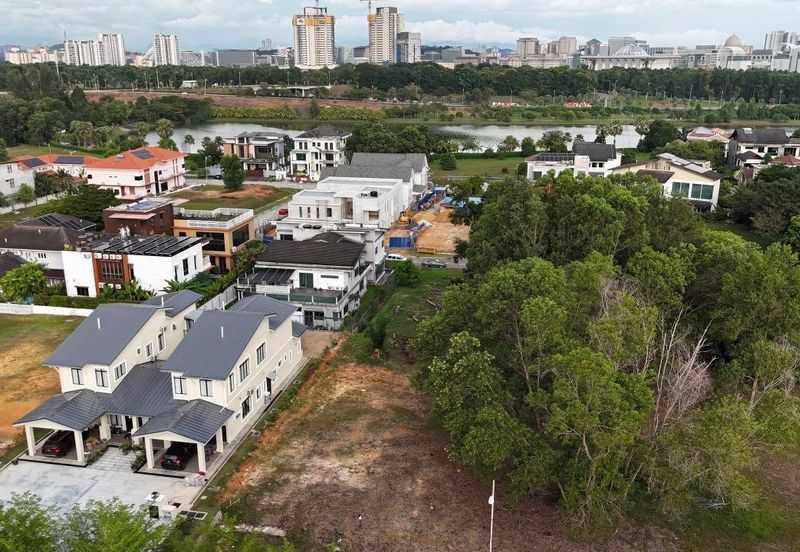 Perdana Lakeview East