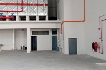 West Port, Pulau Indah