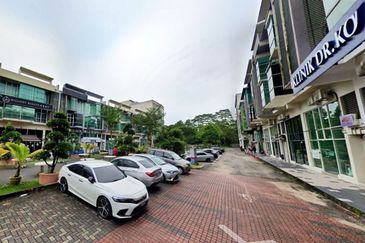 Pusat Perdagangan Danga Utama