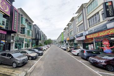 Pusat Perdagangan Danga Utama