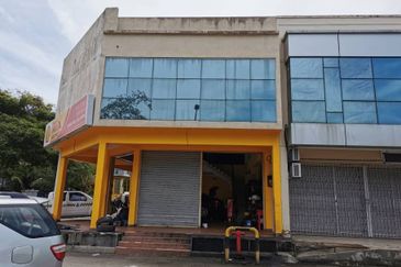 Taman Sri Putra, Kempas