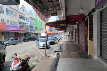 3 Storey Shop Lot For Sale at Bus Terminal Temerloh