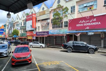 3 Storey Shop Lot For Sale at Bus Terminal Temerloh
