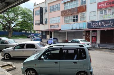 3 Storey Shop Lot For Sale at Bus Terminal Temerloh