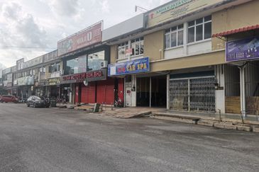 2 Storey Shop Lot Fronting Main Road 