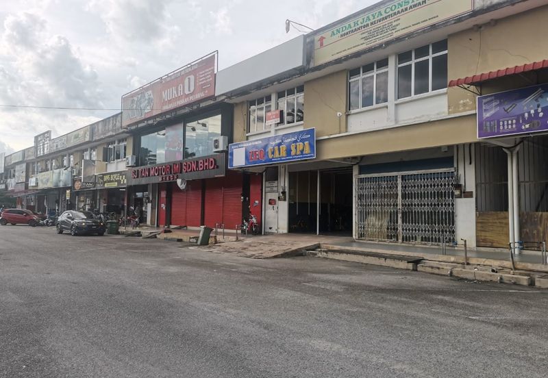 2 Storey Shop Lot Fronting Main Road 