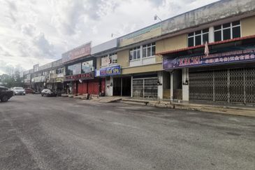 2 Storey Shop Lot Fronting Main Road 