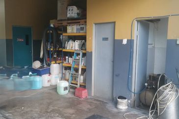 2 Storey Shop Lot Fronting Main Road 