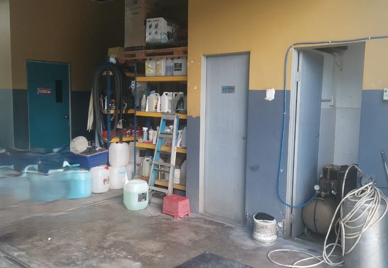 2 Storey Shop Lot Fronting Main Road 