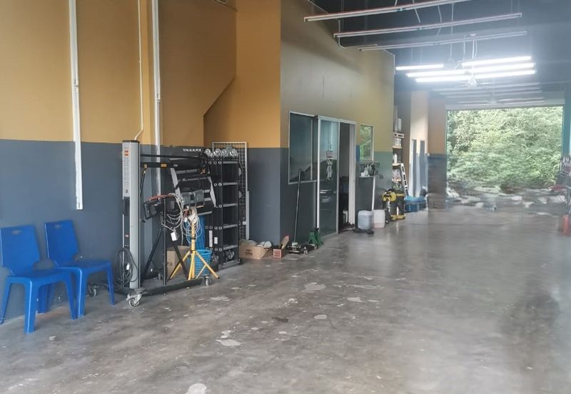 2 Storey Shop Lot Fronting Main Road 