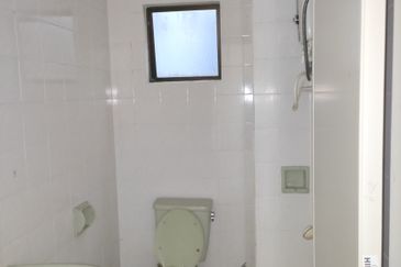 Turf View Apartment (Mutiara Serdang)