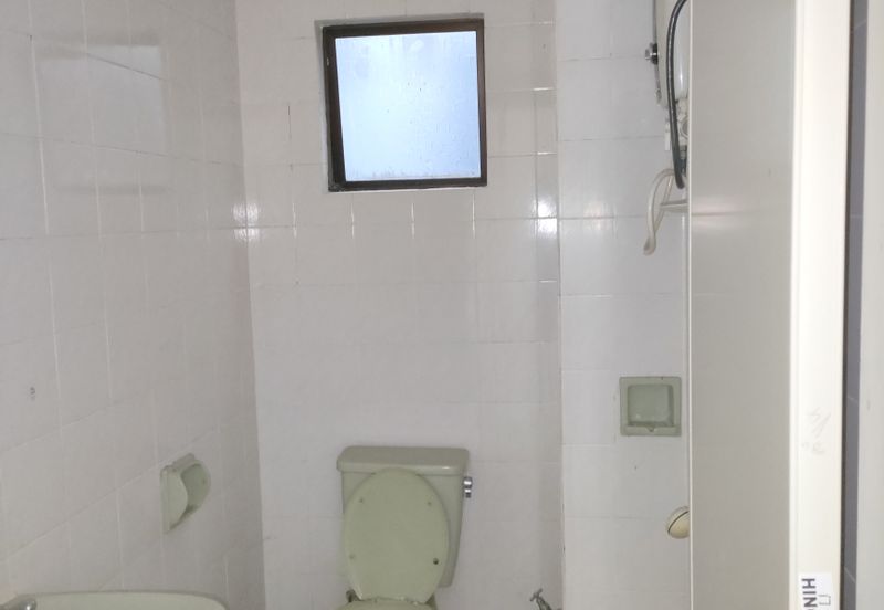 Turf View Apartment (Mutiara Serdang)