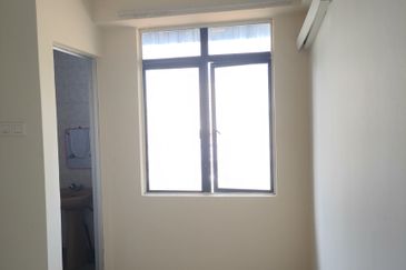 Turf View Apartment (Mutiara Serdang)