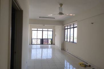Turf View Apartment (Mutiara Serdang)