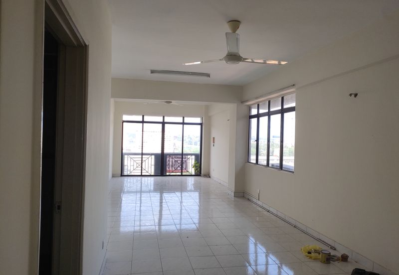 Turf View Apartment (Mutiara Serdang)