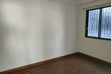 Turf View Apartment (Mutiara Serdang)