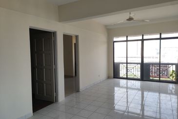 Turf View Apartment (Mutiara Serdang)