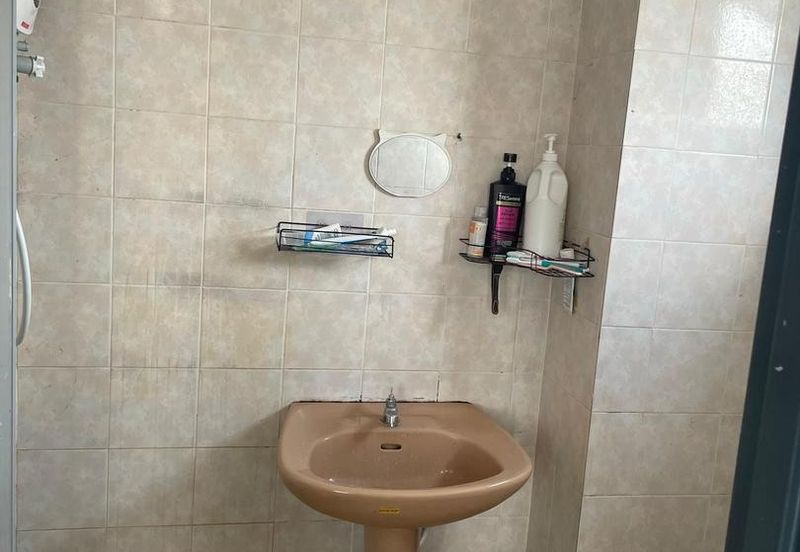 Turf View Apartment (Mutiara Serdang)