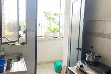 Turf View Apartment (Mutiara Serdang)