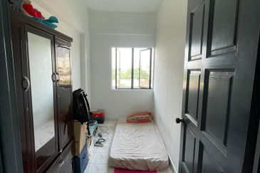 Turf View Apartment (Mutiara Serdang)