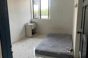 Turf View Apartment (Mutiara Serdang)