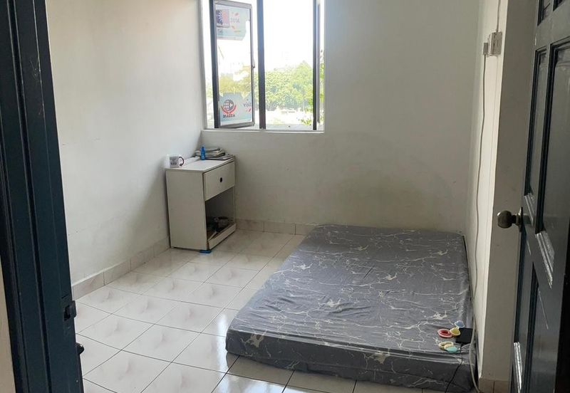 Turf View Apartment (Mutiara Serdang)