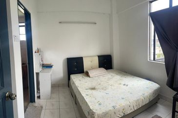 Turf View Apartment (Mutiara Serdang)