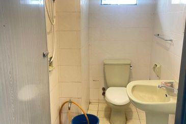 Turf View Apartment (Mutiara Serdang)