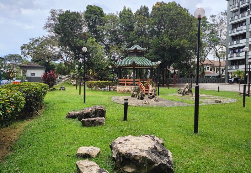 Turf View Apartment (Mutiara Serdang)