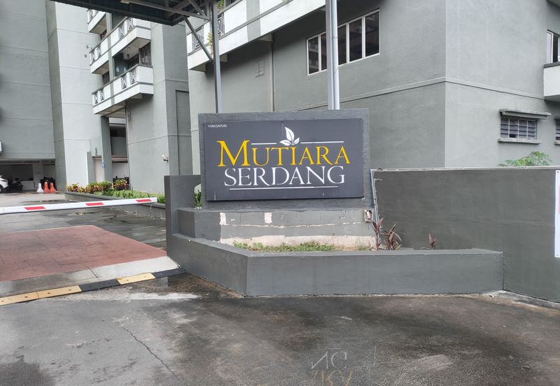 Turf View Apartment (Mutiara Serdang)