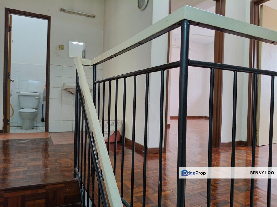 Seri Kembangan Taman Putra Permai 2.5 Storey House For Sale, Selangor, Seri Kembangan