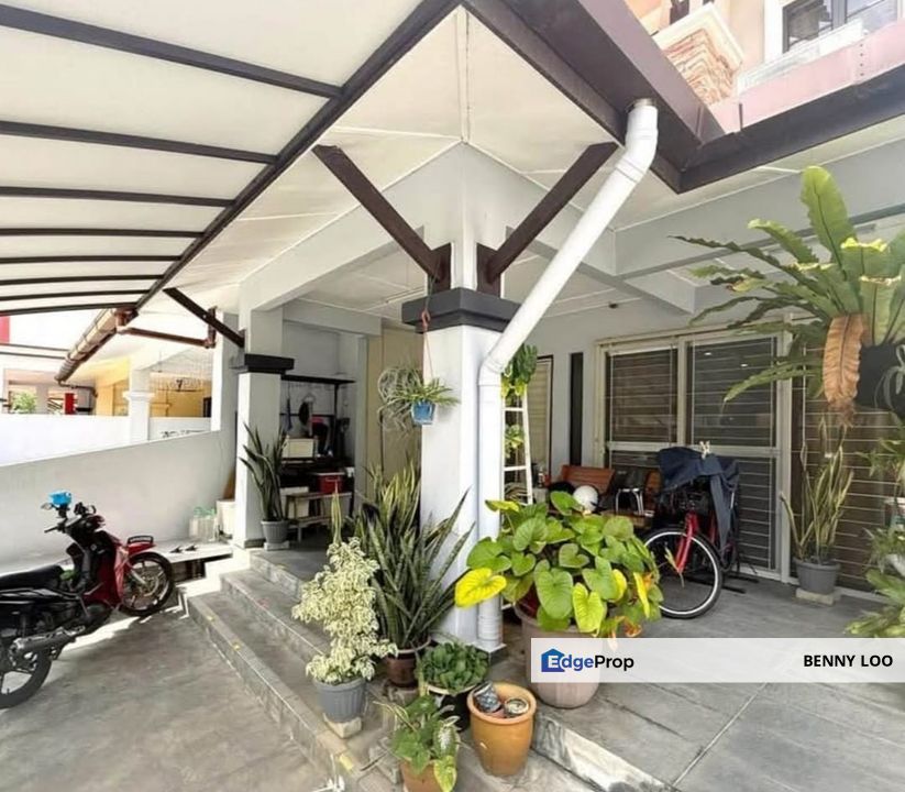 Bandar Nusaputra Puchong 2 storey terrace end lot house for sale, Selangor, Puchong South