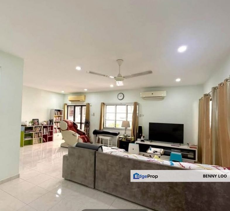 Bandar Nusaputra Puchong 2 storey terrace end lot house for sale, Selangor, Puchong South