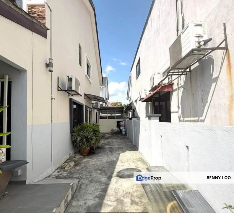 Bandar Nusaputra Puchong 2 storey terrace end lot house for sale, Selangor, Puchong South