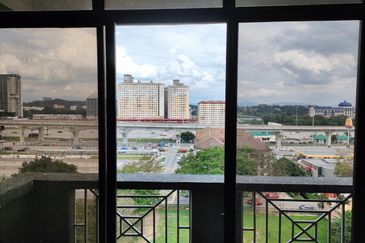 Turf View Apartment (Mutiara Serdang)