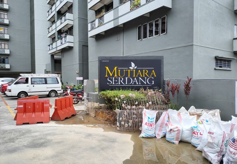 Turf View Apartment (Mutiara Serdang)