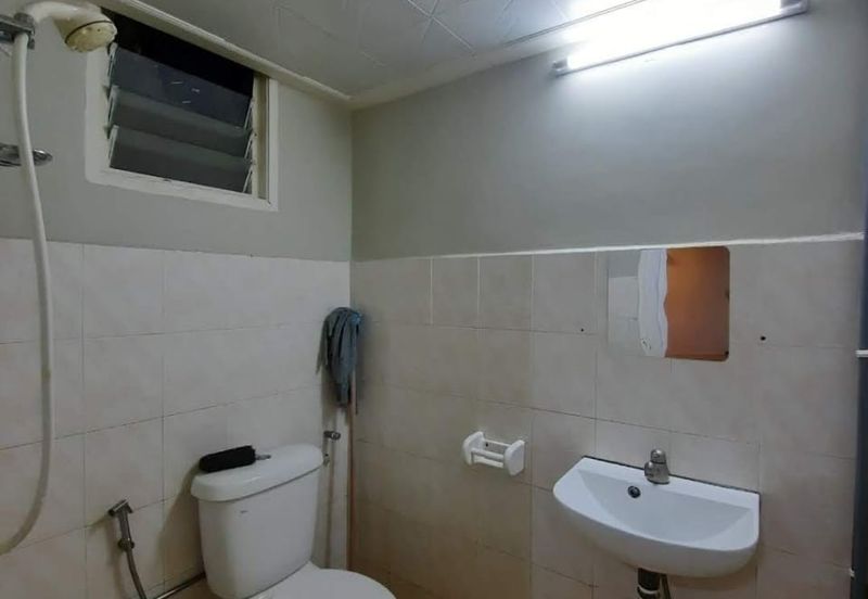 Vista Pinggiran, Taman Pinggiran Putra