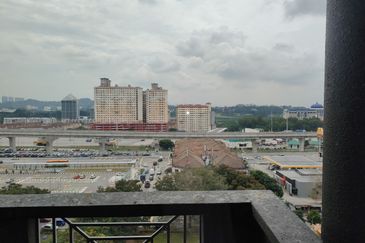 Turf View Apartment (Mutiara Serdang)