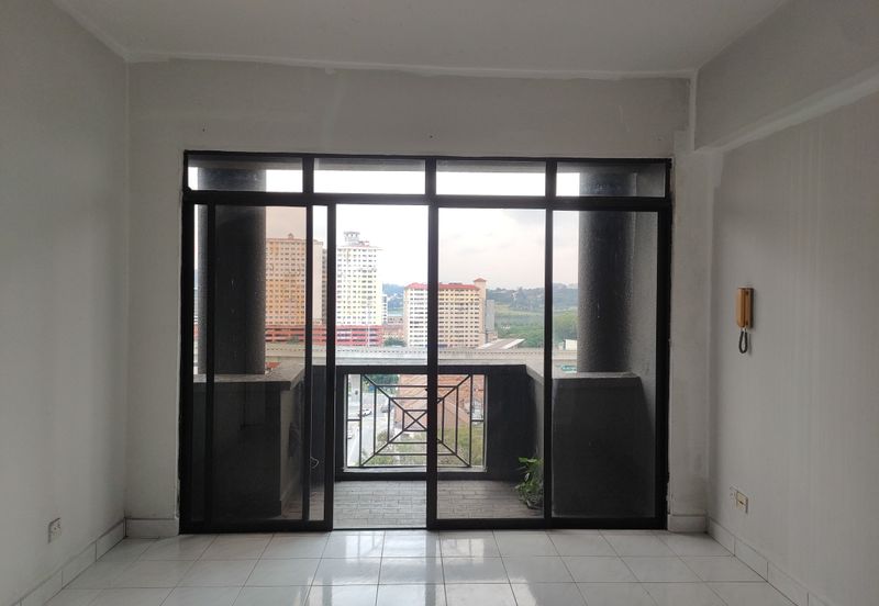 Turf View Apartment (Mutiara Serdang)