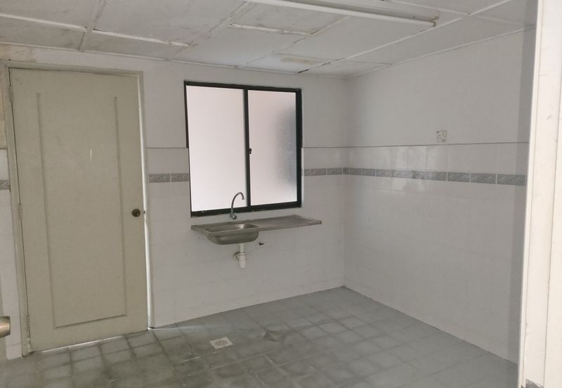 Turf View Apartment (Mutiara Serdang)