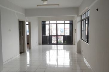 Turf View Apartment (Mutiara Serdang)